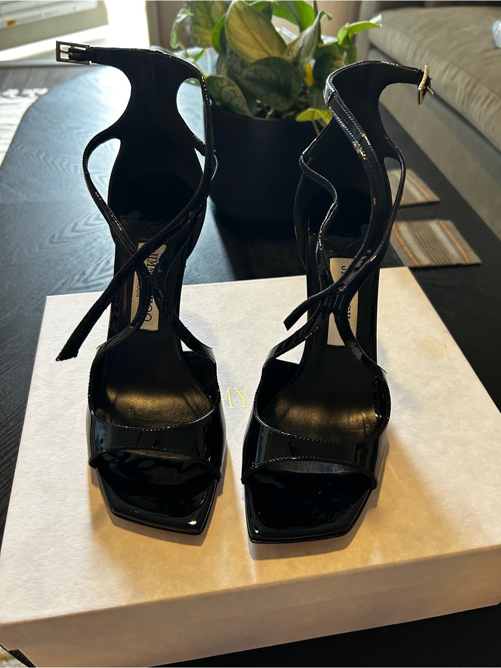 Jimmy Choo Azia (95) 7.5